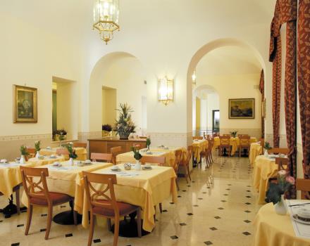 chambres élégantes pour le petit déjeuner à l'hôtel Genio, Turin